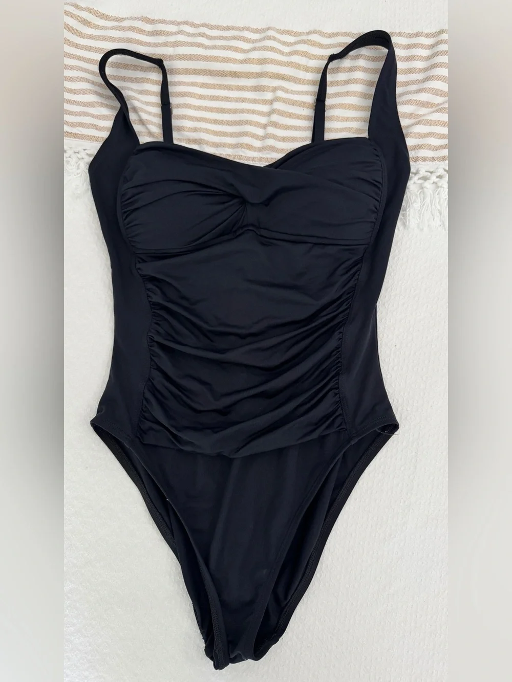 La Blanca - Classic Black One-Piece Swimsuit  - Sleek Ruched Design Sz 10